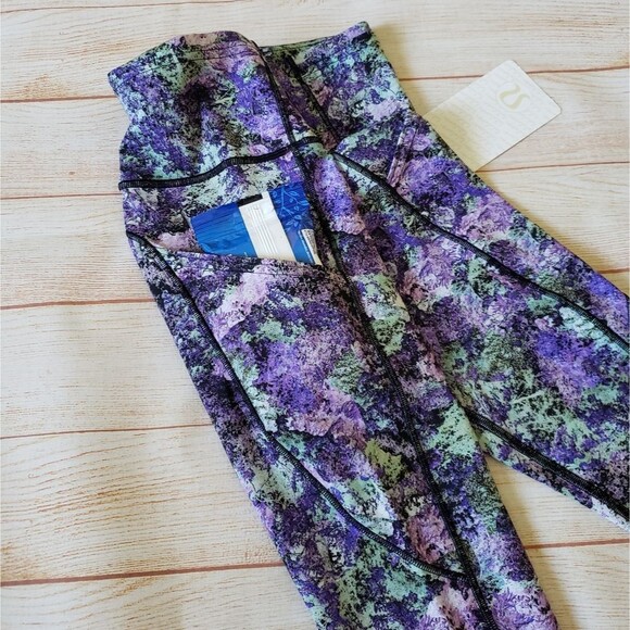 Lululemon Fast and Free Crop II Nulux 19" Leggings in Vivid Vision Yoga Athletic - Picture 8 of 14